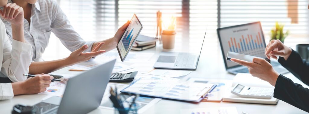 Opening Business Bank Account in UAE: Expats Guide 2025