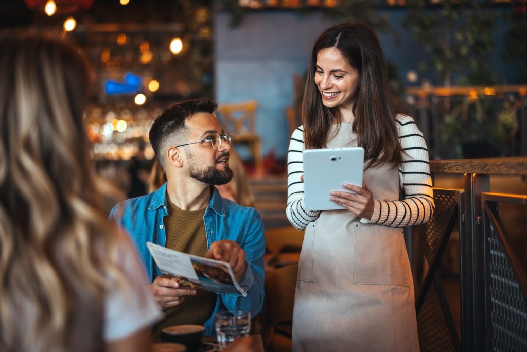 Start Food & Beverage Business in Dubai Guide