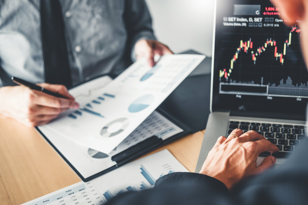 Comparison Table: AI Accounting vs Traditional Accounting